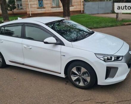 Белый Хендай Ioniq, объемом двигателя 0 л и пробегом 18 тыс. км за 19999 $, фото 8 на Automoto.ua