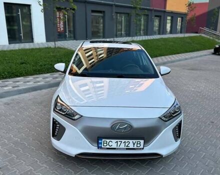 Белый Хендай Ioniq, объемом двигателя 0 л и пробегом 62 тыс. км за 14100 $, фото 4 на Automoto.ua