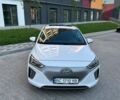 Белый Хендай Ioniq, объемом двигателя 0 л и пробегом 62 тыс. км за 14100 $, фото 4 на Automoto.ua