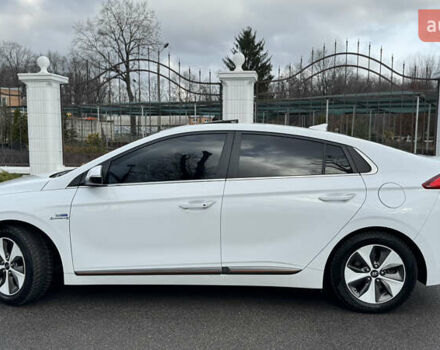 Белый Хендай Ioniq, объемом двигателя 0 л и пробегом 130 тыс. км за 15500 $, фото 6 на Automoto.ua