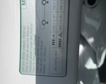 Белый Хендай Ioniq, объемом двигателя 0 л и пробегом 124 тыс. км за 15000 $, фото 23 на Automoto.ua