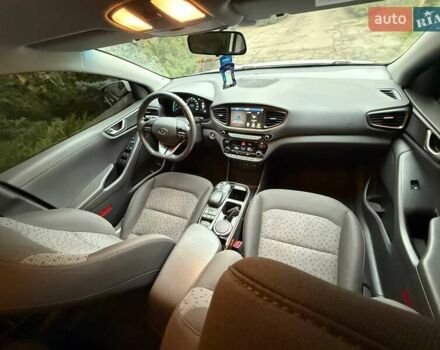 Білий Хендай Ioniq, об'ємом двигуна 0 л та пробігом 89 тис. км за 16500 $, фото 7 на Automoto.ua