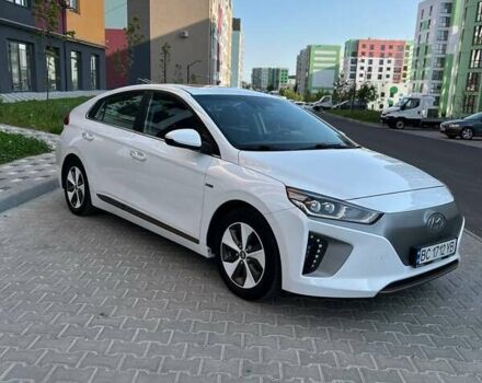 Белый Хендай Ioniq, объемом двигателя 0 л и пробегом 62 тыс. км за 14100 $, фото 8 на Automoto.ua