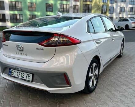Белый Хендай Ioniq, объемом двигателя 0 л и пробегом 62 тыс. км за 14100 $, фото 26 на Automoto.ua