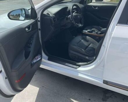 Белый Хендай Ioniq, объемом двигателя 0 л и пробегом 124 тыс. км за 15000 $, фото 13 на Automoto.ua