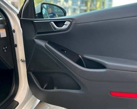 Белый Хендай Ioniq, объемом двигателя 0 л и пробегом 62 тыс. км за 14100 $, фото 33 на Automoto.ua