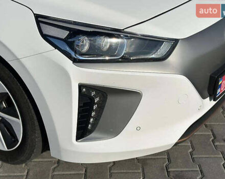 Білий Хендай Ioniq, об'ємом двигуна 0 л та пробігом 97 тис. км за 10250 $, фото 3 на Automoto.ua