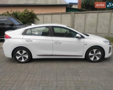 Белый Хендай Ioniq, объемом двигателя 0 л и пробегом 124 тыс. км за 15000 $, фото 6 на Automoto.ua
