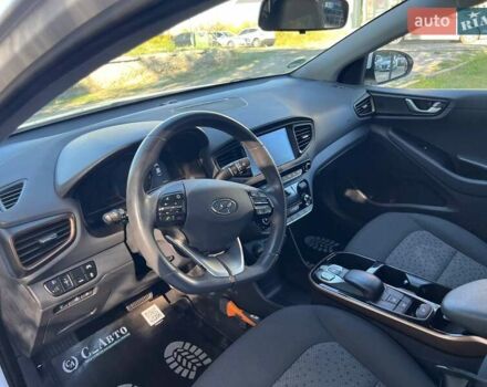 Белый Хендай Ioniq, объемом двигателя 0 л и пробегом 136 тыс. км за 14200 $, фото 16 на Automoto.ua
