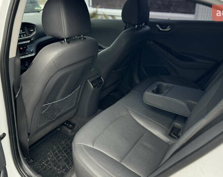 Белый Хендай Ioniq, объемом двигателя 0 л и пробегом 130 тыс. км за 15500 $, фото 10 на Automoto.ua