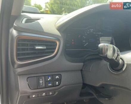 Белый Хендай Ioniq, объемом двигателя 0 л и пробегом 124 тыс. км за 15000 $, фото 21 на Automoto.ua