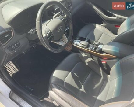 Белый Хендай Ioniq, объемом двигателя 0 л и пробегом 124 тыс. км за 15000 $, фото 15 на Automoto.ua