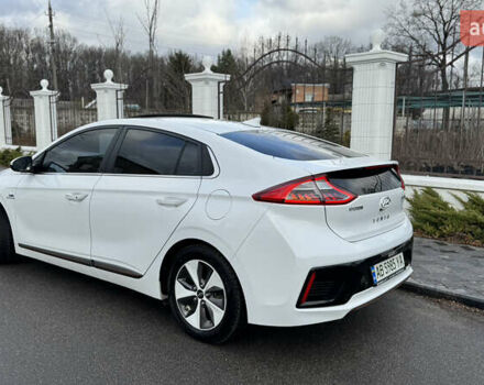 Белый Хендай Ioniq, объемом двигателя 0 л и пробегом 130 тыс. км за 15500 $, фото 5 на Automoto.ua