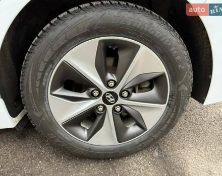 Білий Хендай Ioniq, об'ємом двигуна 0 л та пробігом 89 тис. км за 16500 $, фото 23 на Automoto.ua