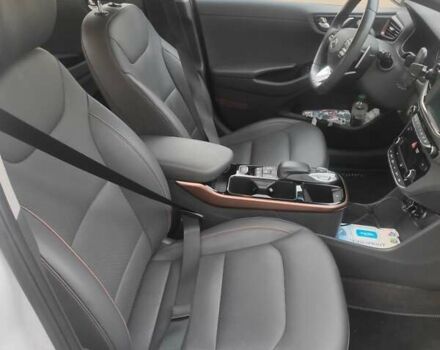 Белый Хендай Ioniq, объемом двигателя 0 л и пробегом 124 тыс. км за 15000 $, фото 28 на Automoto.ua