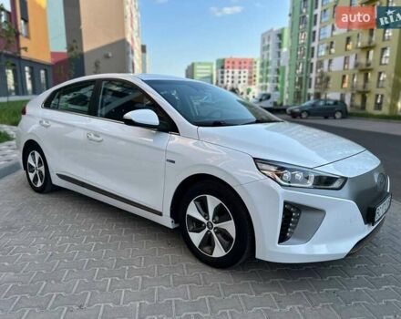 Белый Хендай Ioniq, объемом двигателя 0 л и пробегом 62 тыс. км за 14100 $, фото 6 на Automoto.ua