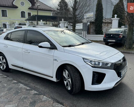 Белый Хендай Ioniq, объемом двигателя 0 л и пробегом 130 тыс. км за 15500 $, фото 2 на Automoto.ua