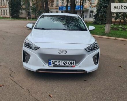 Белый Хендай Ioniq, объемом двигателя 0 л и пробегом 18 тыс. км за 19999 $, фото 5 на Automoto.ua