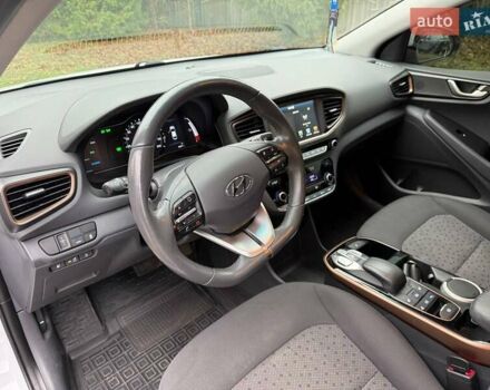 Білий Хендай Ioniq, об'ємом двигуна 0 л та пробігом 89 тис. км за 16500 $, фото 9 на Automoto.ua