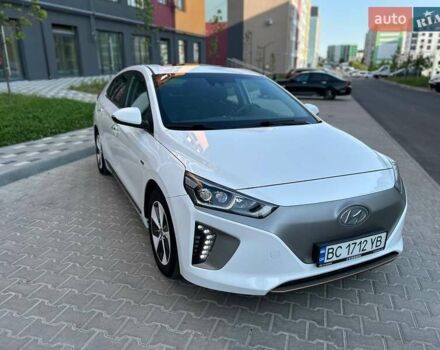 Белый Хендай Ioniq, объемом двигателя 0 л и пробегом 62 тыс. км за 14100 $, фото 2 на Automoto.ua