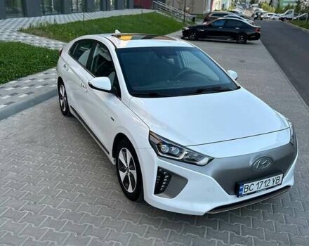 Белый Хендай Ioniq, объемом двигателя 0 л и пробегом 62 тыс. км за 14100 $, фото 3 на Automoto.ua