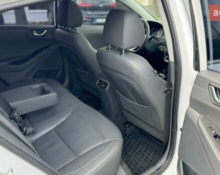 Белый Хендай Ioniq, объемом двигателя 0 л и пробегом 130 тыс. км за 15500 $, фото 9 на Automoto.ua