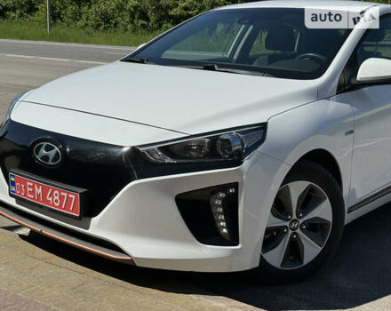 Білий Хендай Ioniq, об'ємом двигуна 0 л та пробігом 79 тис. км за 13370 $, фото 9 на Automoto.ua