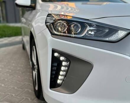 Белый Хендай Ioniq, объемом двигателя 0 л и пробегом 62 тыс. км за 14100 $, фото 29 на Automoto.ua