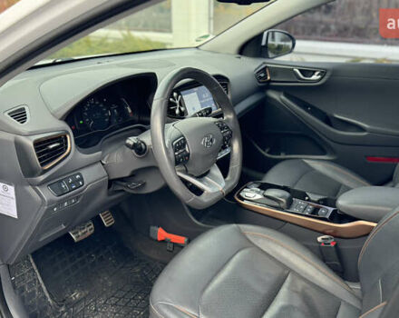 Белый Хендай Ioniq, объемом двигателя 0 л и пробегом 130 тыс. км за 15500 $, фото 7 на Automoto.ua