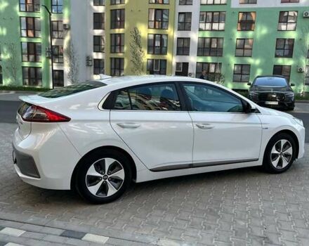 Белый Хендай Ioniq, объемом двигателя 0 л и пробегом 62 тыс. км за 14100 $, фото 18 на Automoto.ua