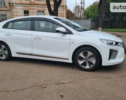 Білий Хендай Ioniq, об'ємом двигуна 0 л та пробігом 18 тис. км за 19999 $, фото 9 на Automoto.ua