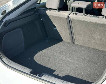 Білий Хендай Ioniq, об'ємом двигуна 0 л та пробігом 97 тис. км за 10250 $, фото 11 на Automoto.ua