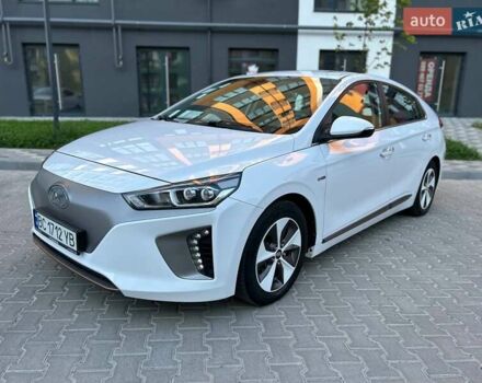 Белый Хендай Ioniq, объемом двигателя 0 л и пробегом 62 тыс. км за 14100 $, фото 14 на Automoto.ua