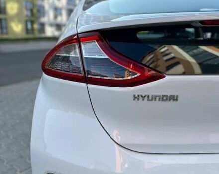 Белый Хендай Ioniq, объемом двигателя 0 л и пробегом 62 тыс. км за 14100 $, фото 22 на Automoto.ua