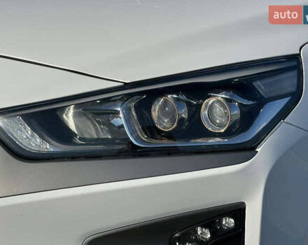 Білий Хендай Ioniq, об'ємом двигуна 0 л та пробігом 97 тис. км за 10250 $, фото 4 на Automoto.ua