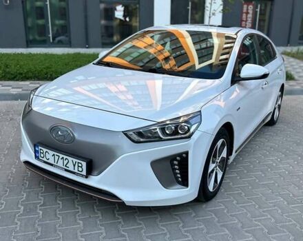 Белый Хендай Ioniq, объемом двигателя 0 л и пробегом 62 тыс. км за 14100 $, фото 1 на Automoto.ua