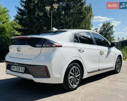 Белый Хендай Ioniq, объемом двигателя 0 л и пробегом 68 тыс. км за 16300 $, фото 3 на Automoto.ua