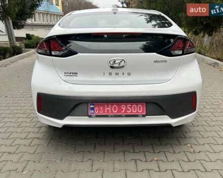 Белый Хендай Ioniq, объемом двигателя 0 л и пробегом 66 тыс. км за 14900 $, фото 3 на Automoto.ua