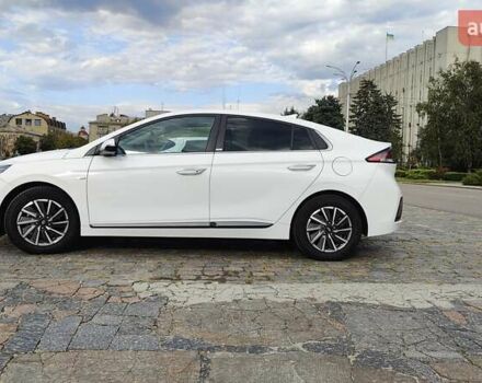 Белый Хендай Ioniq, объемом двигателя 0 л и пробегом 44 тыс. км за 16900 $, фото 77 на Automoto.ua