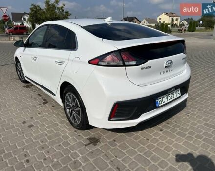 Белый Хендай Ioniq, объемом двигателя 0 л и пробегом 110 тыс. км за 15800 $, фото 4 на Automoto.ua