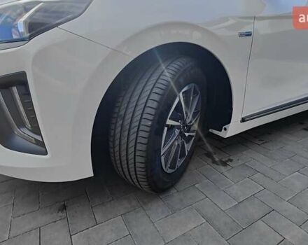 Белый Хендай Ioniq, объемом двигателя 0 л и пробегом 44 тыс. км за 16900 $, фото 49 на Automoto.ua