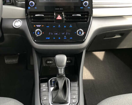 Белый Хендай Ioniq, объемом двигателя 0 л и пробегом 34 тыс. км за 23800 $, фото 4 на Automoto.ua