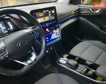 Белый Хендай Ioniq, объемом двигателя 0 л и пробегом 148 тыс. км за 15799 $, фото 59 на Automoto.ua