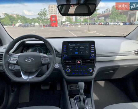 Белый Хендай Ioniq, объемом двигателя 0 л и пробегом 34 тыс. км за 23800 $, фото 3 на Automoto.ua