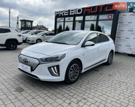 Белый Хендай Ioniq, объемом двигателя 0 л и пробегом 73 тыс. км за 15650 $, фото 1 на Automoto.ua