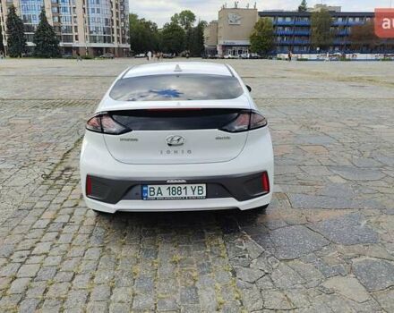 Белый Хендай Ioniq, объемом двигателя 0 л и пробегом 44 тыс. км за 16900 $, фото 38 на Automoto.ua