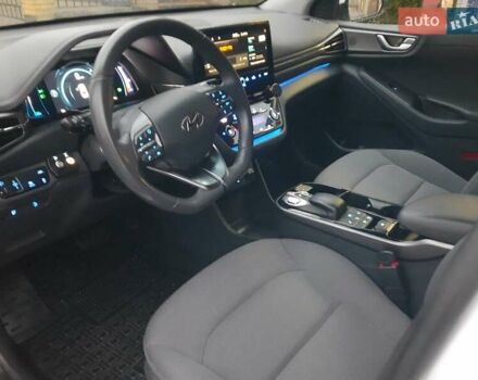 Белый Хендай Ioniq, объемом двигателя 0 л и пробегом 148 тыс. км за 15799 $, фото 58 на Automoto.ua