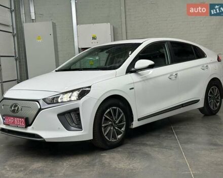 Белый Хендай Ioniq, объемом двигателя 0 л и пробегом 117 тыс. км за 16879 $, фото 3 на Automoto.ua