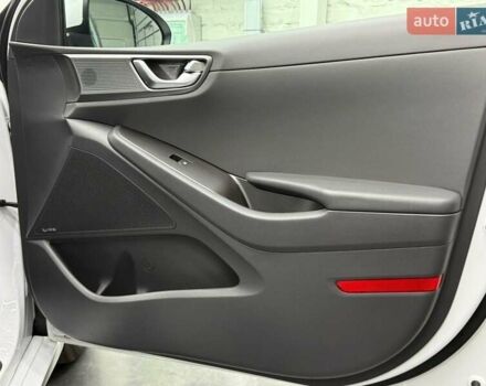 Белый Хендай Ioniq, объемом двигателя 0 л и пробегом 117 тыс. км за 16879 $, фото 28 на Automoto.ua