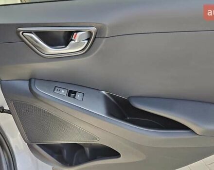 Белый Хендай Ioniq, объемом двигателя 0 л и пробегом 44 тыс. км за 16900 $, фото 69 на Automoto.ua